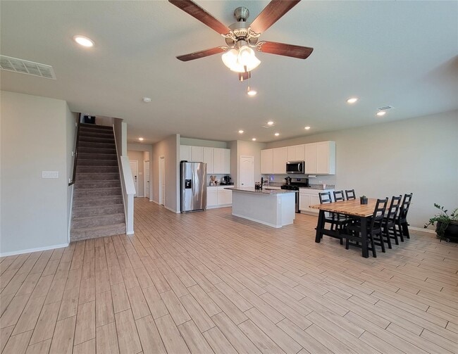 Building Photo - 24811 Crimson Pine Dr