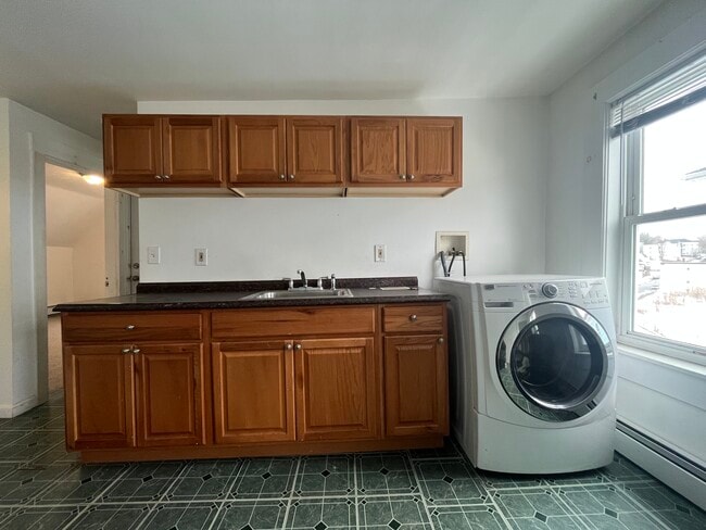 Building Photo - 17 Winfield St