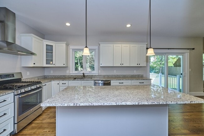 Building Photo - 11 Saratoga Ln