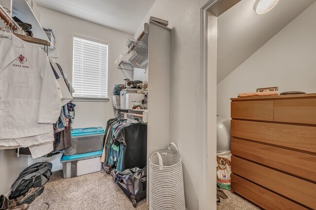 Building Photo - 305 Holleman Dr E