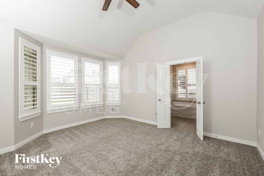 Building Photo - 235 Aster View Ct