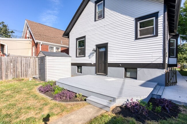 Building Photo - HOUSE FOR RENT