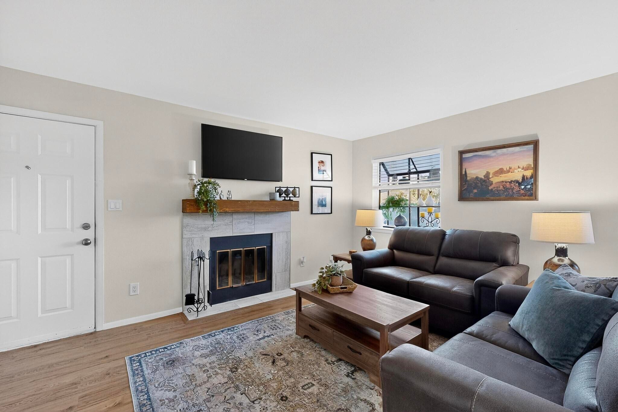 Building Photo - 6093 McKinney Dr NE