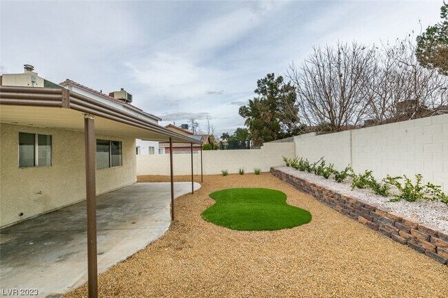 Building Photo - 598 Jackson Dr
