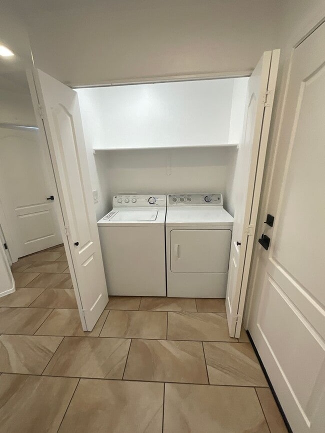 Building Photo - 7360 E Cll Hospedero