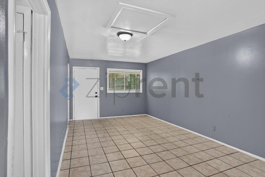Building Photo - Unit A6