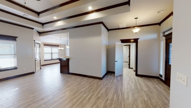 Building Photo - 1621 NE White Rock Dr