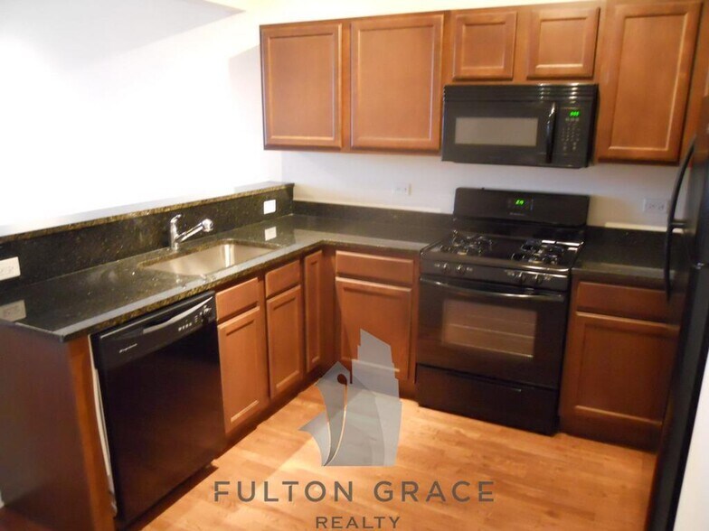 Building Photo - 4217 W Irving Park Rd