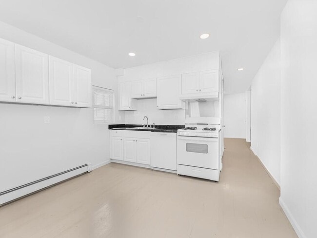 Building Photo - 7 Sproat St