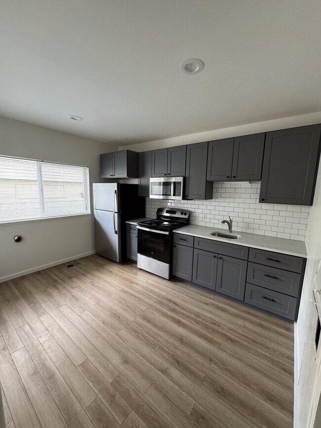 Building Photo - SLC Triplex