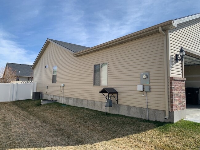 Building Photo - 4241 Liberty Dr