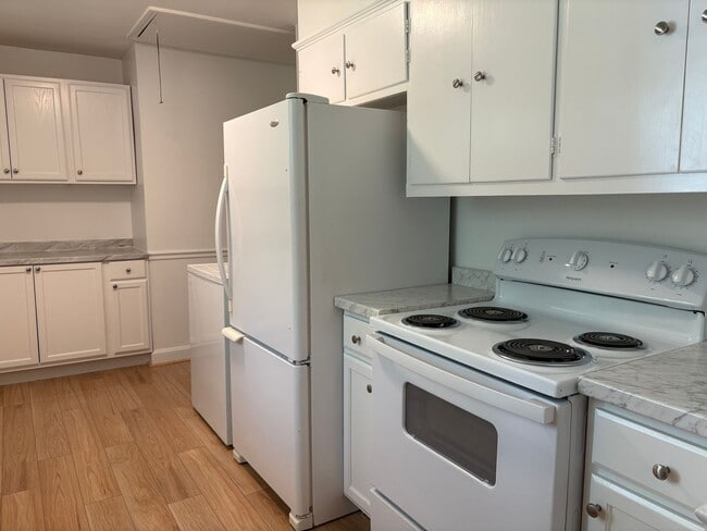 Building Photo - 3 Bedroom, 1 Bathroom House in High Point!