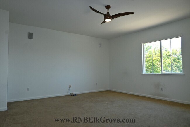 Building Photo - 5 Bedroom Home in Elk Grove! - Resident Benefit Package Property