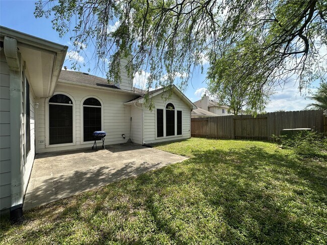 Building Photo - 19327 Gallatin Ln