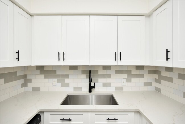 Building Photo - 2600 Bellefontaine St