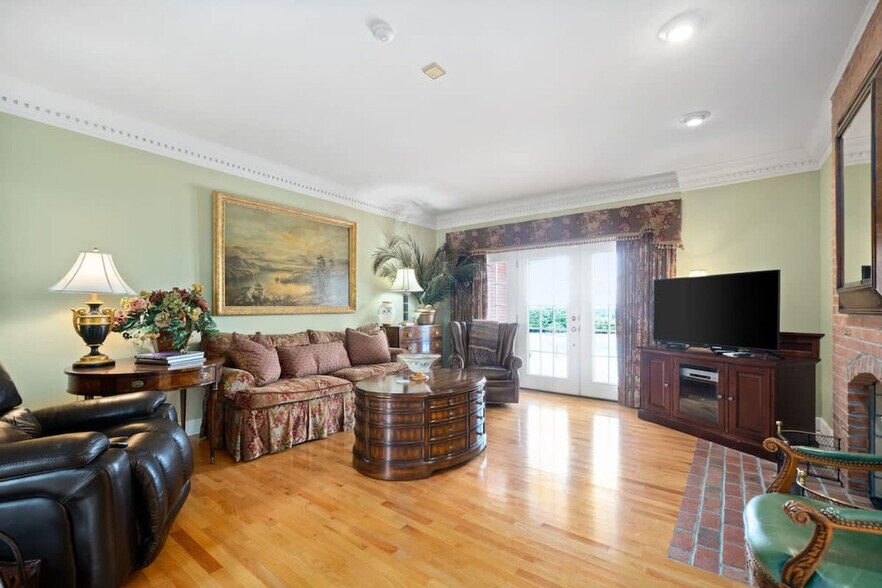 Primary Photo - 1610 Oak Hill Rd