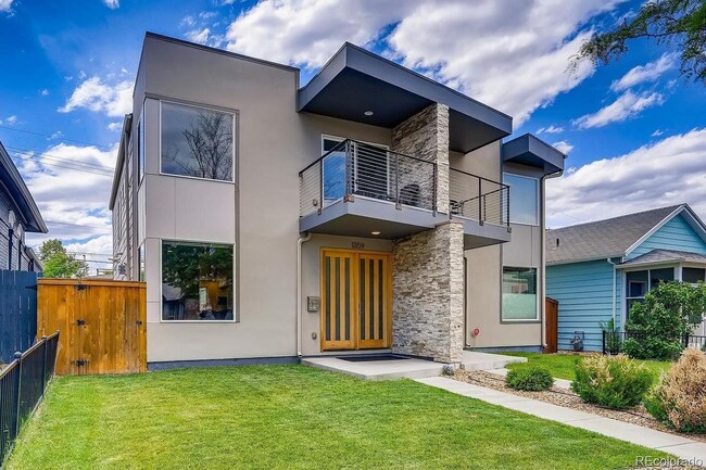 Primary Photo - Beautiful 3 bedroom, 3 bath, READY NOW!