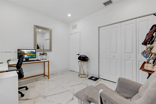 Building Photo - 11939 SW 241 Ter