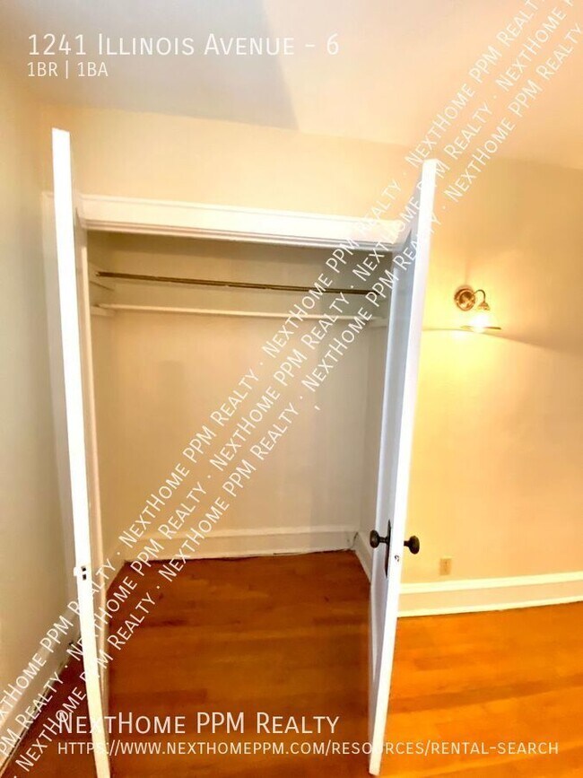 Building Photo - Dormont 1 Bedroom with heat included. Octo...