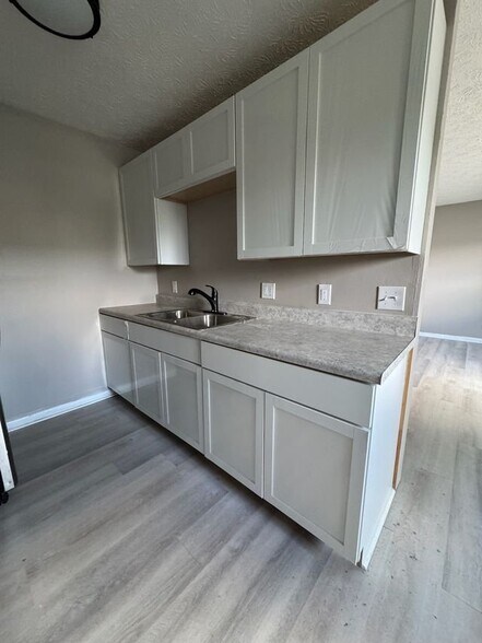 Building Photo - 4 Bryant Ln