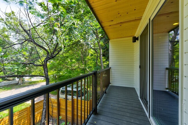 Building Photo - 616 Marine St