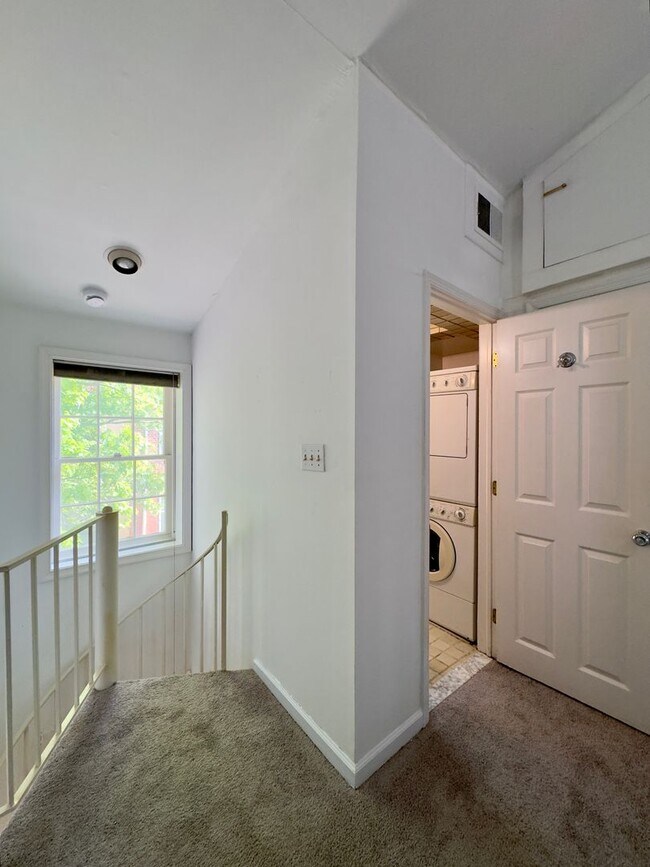 Building Photo - Charming 1 Bedroom Townhome ~ Ridgely's Delight