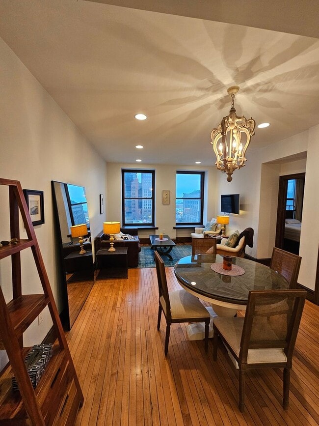 Building Photo - Fully Furnished Public Square Apartment!!!