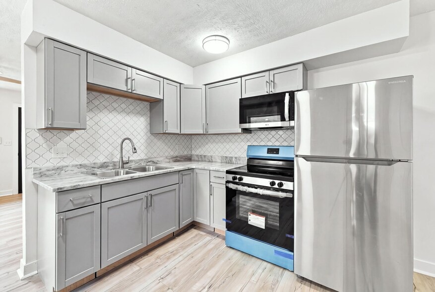 Building Photo - 3660 N Sadlier Dr