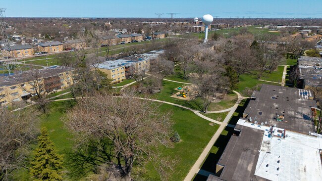 Building Photo - 750 W Dempster St