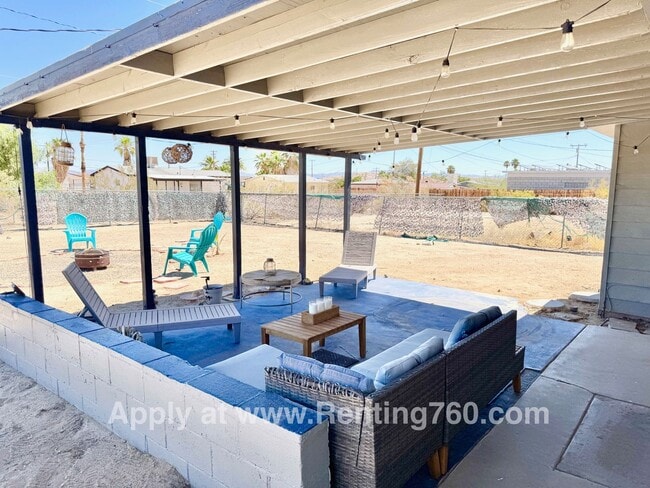 Building Photo - Cozy & Furnished 2 Bed 1 bath Home!
