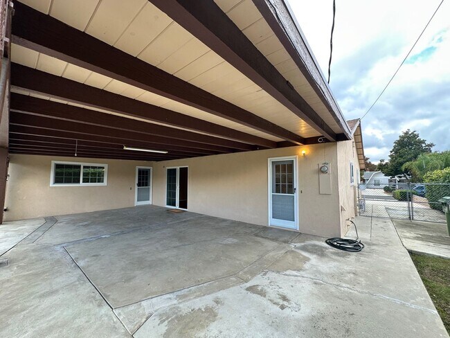 Building Photo - Stunning 5 bedroom tree lined cul-de-sac street in West Hills