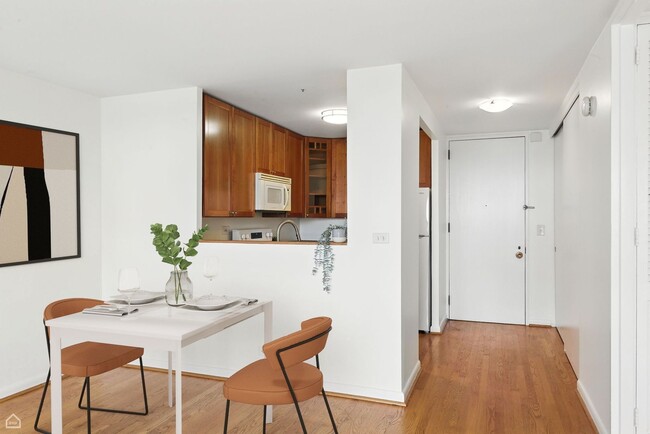 Building Photo - 720 W Gordon Terrace