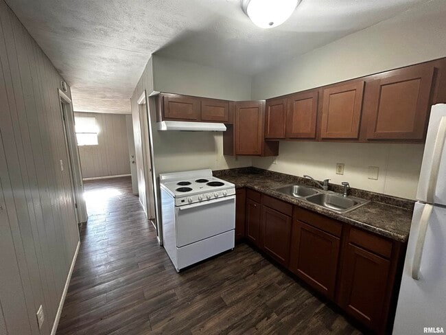 Building Photo - 928 S Stewart St