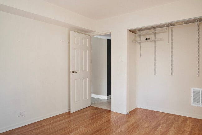 Building Photo - 9418 Bay Colony Dr
