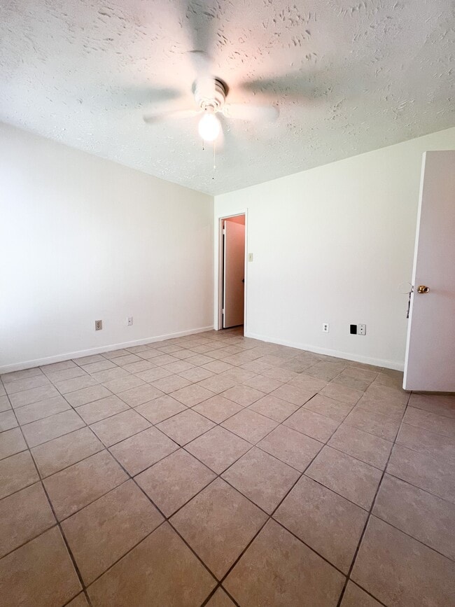 Building Photo - 12704 Hollandale Dr