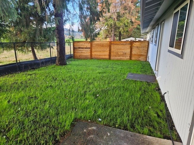 Building Photo - Charming 2-Bedroom Home with Garage in Prime Gresham Location