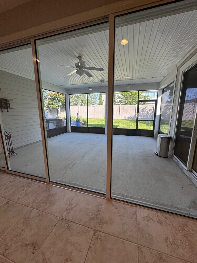 Building Photo - Shearwater, 4 bedroom 3.5 bath home for rent.