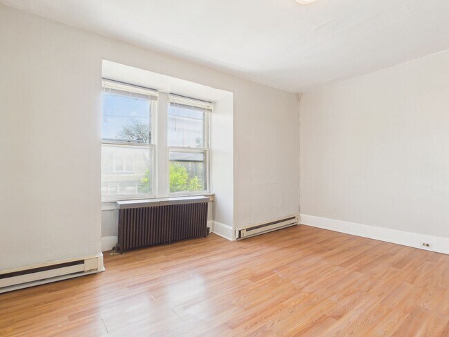 Building Photo - 1528 Green St