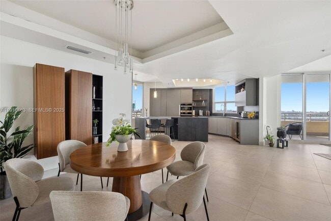 Building Photo - 808 Brickell Key Dr