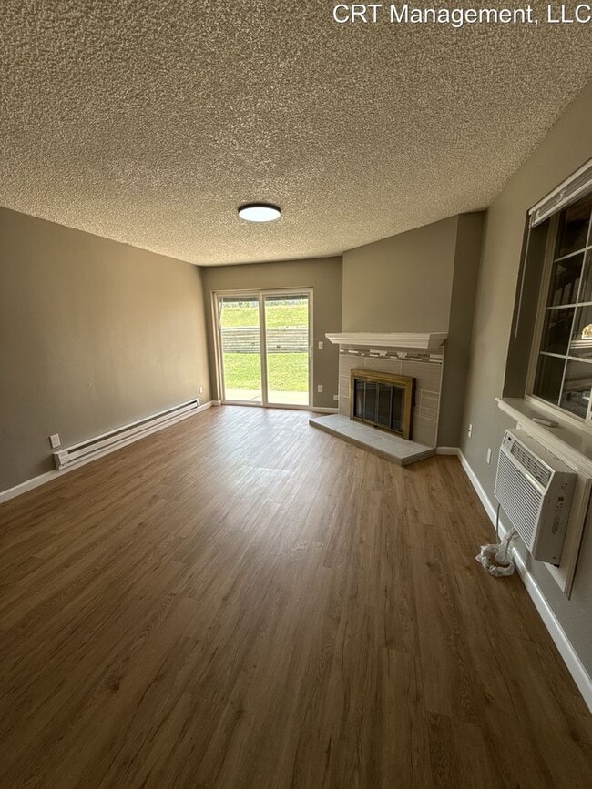 Building Photo - Updated 1 bedroom 1 bathroom first floor c...