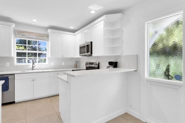 Building Photo - 211 Miraflores Dr