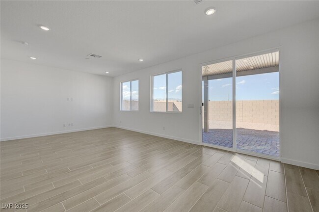 Building Photo - 8532 W Agate Ave