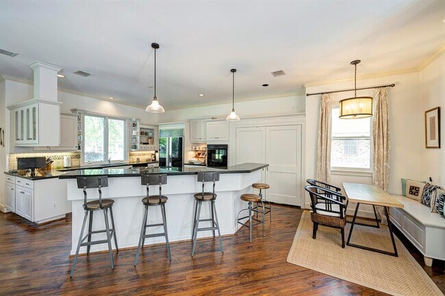 Building Photo - 3783 Carlon St