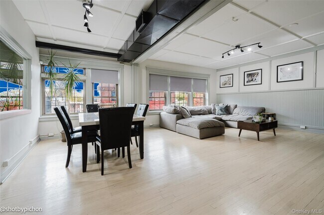 Building Photo - 4 Raymond Ave