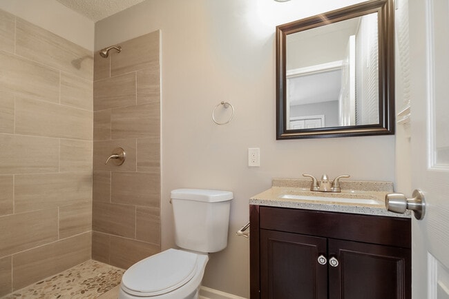 Building Photo - 409 Kenmore Dr