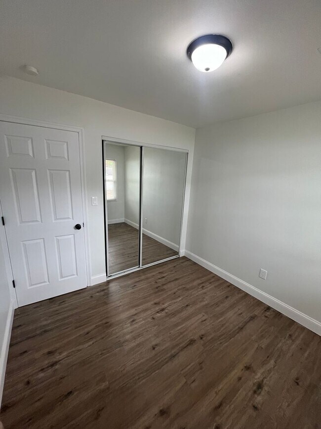 Building Photo - 23 Mimosa Ln