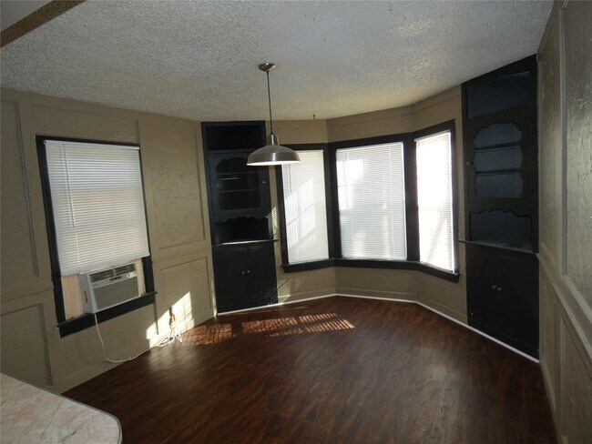 Building Photo - 428 Sayles Blvd