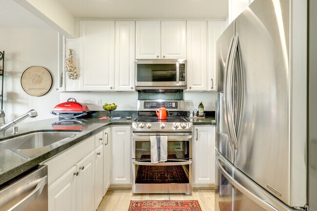 Building Photo - 440 Bernice Ln