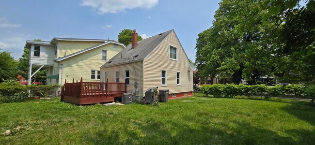 Building Photo - 7335 Maple St