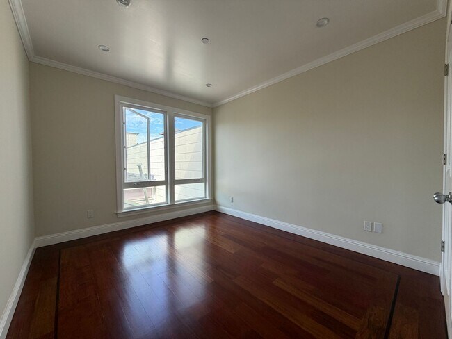 Building Photo - 261C Dolores St